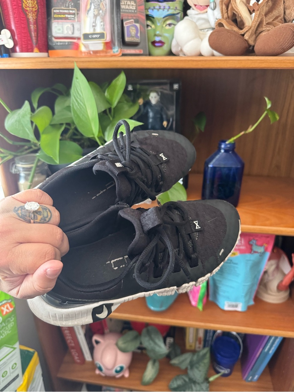 Nike Women’s Black & White Training Shoes Sneakers Size 7